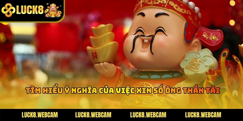 Bàn thờ Thần Tài được trang hoàng lộng lẫy để đón nhận tài lộc hưng thịnh
